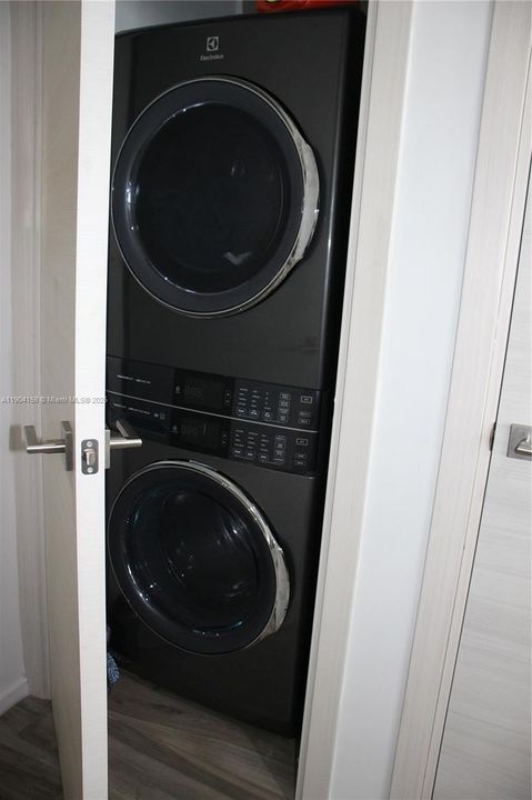 For Rent: $19,000 (2 beds, 4 baths, 1728 Square Feet)