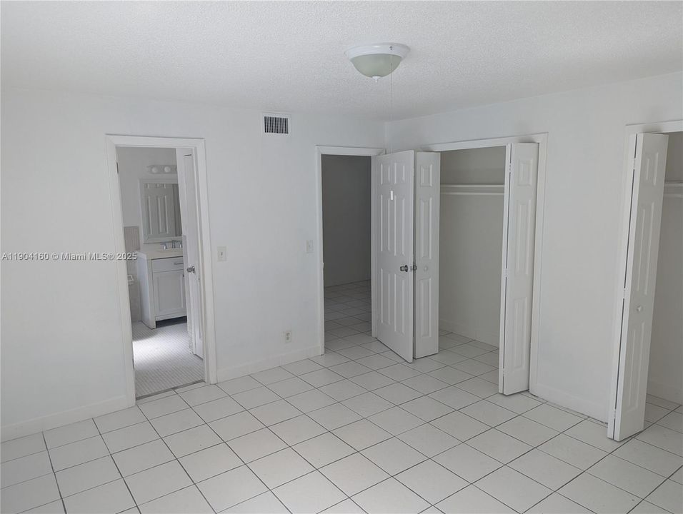 Recently Rented: $1,600 (1 beds, 1 baths, 0 Square Feet)