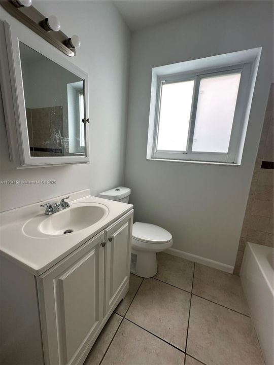 Active With Contract: $1,995 (2 beds, 1 baths, 900 Square Feet)