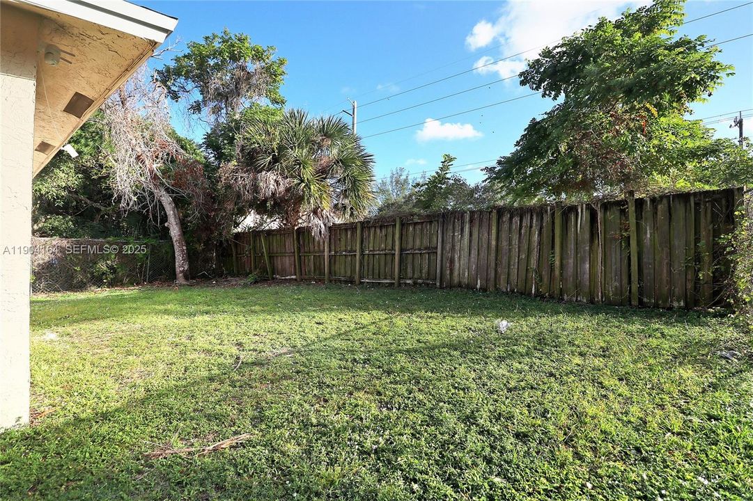 待售: $410,000 (4 贝兹, 2 浴室, 1256 平方英尺)