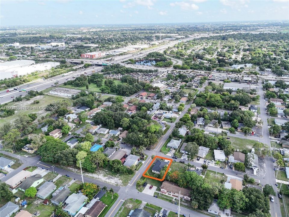 待售: $410,000 (4 贝兹, 2 浴室, 1256 平方英尺)