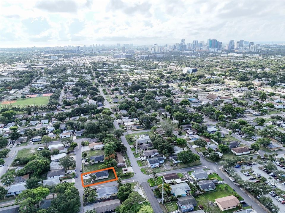 待售: $410,000 (4 贝兹, 2 浴室, 1256 平方英尺)