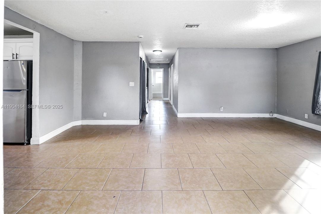 待售: $410,000 (4 贝兹, 2 浴室, 1256 平方英尺)