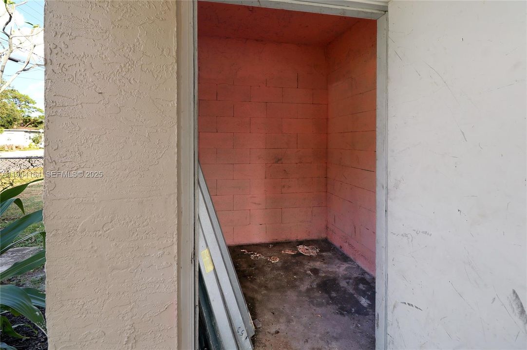 待售: $410,000 (4 贝兹, 2 浴室, 1256 平方英尺)