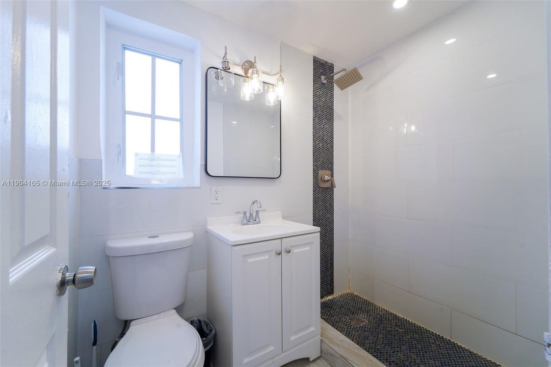 Active With Contract: $3,200 (3 beds, 1 baths, 1120 Square Feet)