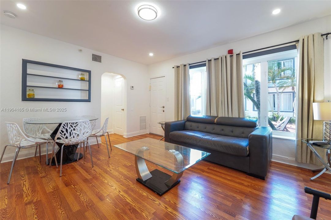 Active With Contract: $3,200 (3 beds, 1 baths, 1120 Square Feet)