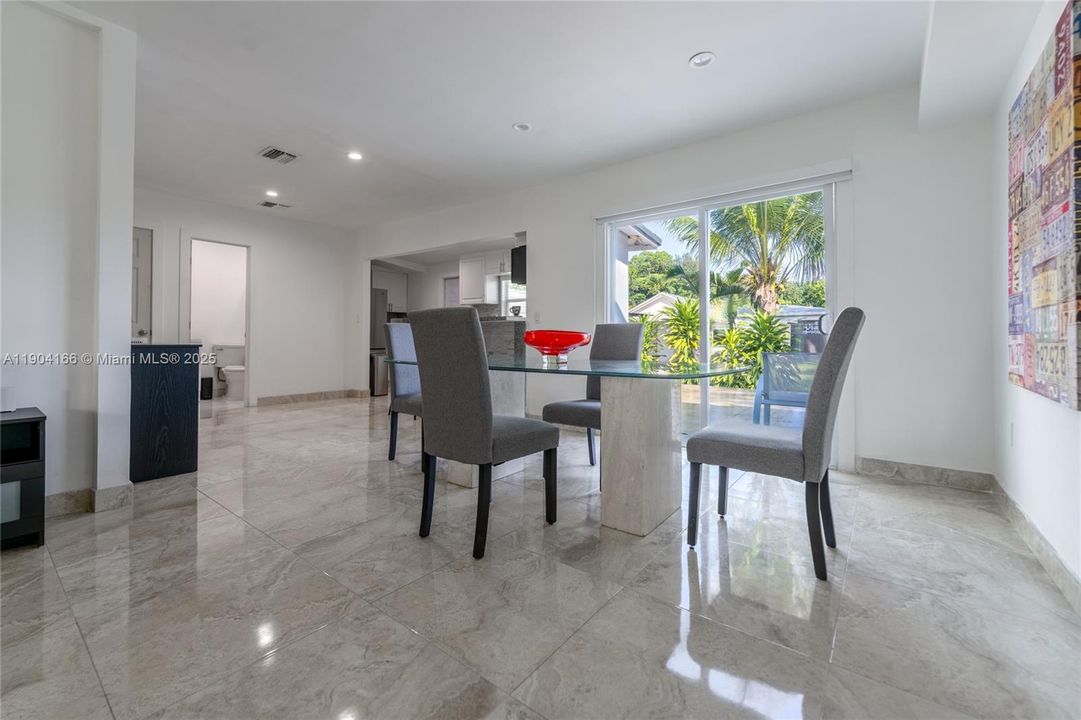 待售: $1,200,000 (4 贝兹, 5 浴室, 1442 平方英尺)