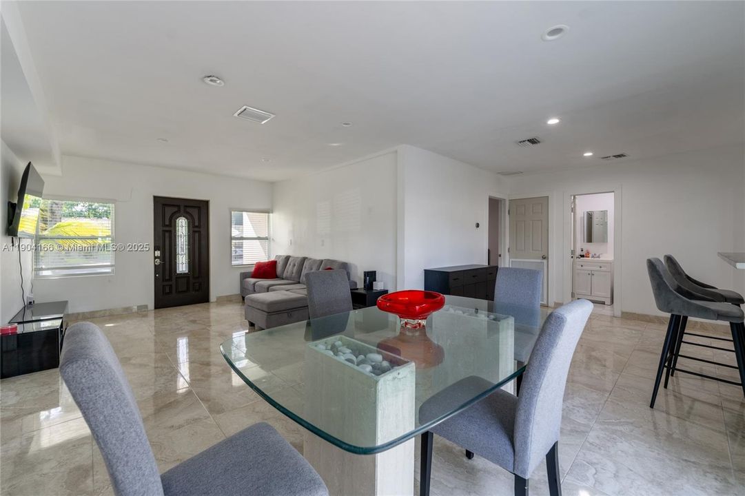 待售: $1,200,000 (4 贝兹, 5 浴室, 1442 平方英尺)