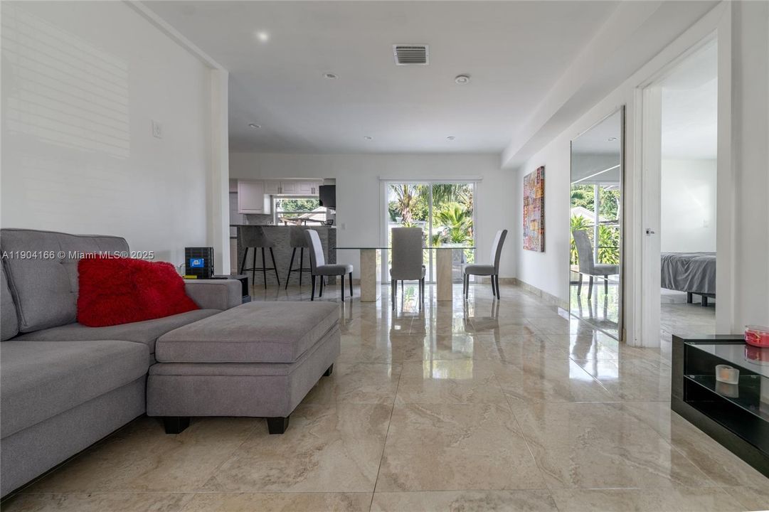 待售: $1,200,000 (4 贝兹, 5 浴室, 1442 平方英尺)