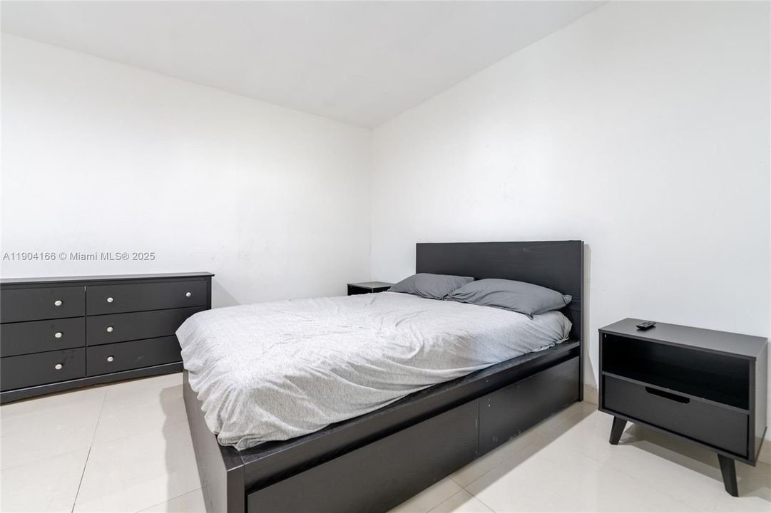 待售: $1,200,000 (4 贝兹, 5 浴室, 1442 平方英尺)