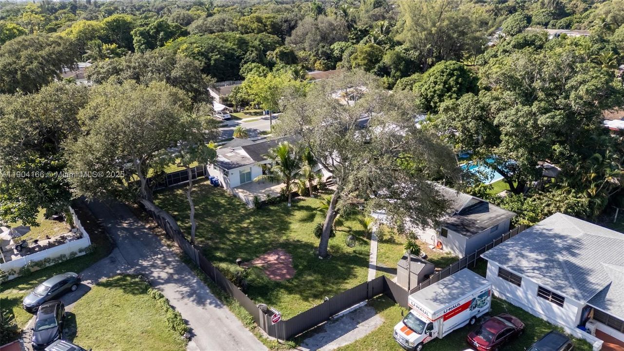 待售: $1,200,000 (4 贝兹, 5 浴室, 1442 平方英尺)