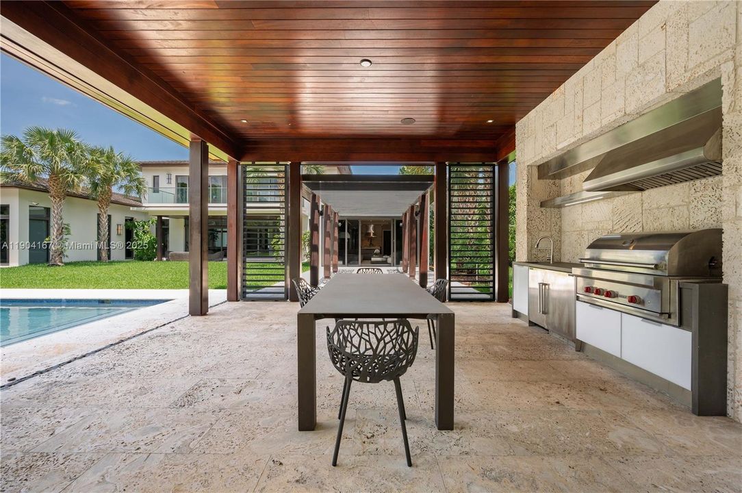 В аренду: $60,000 (6 спален, 6 ванн, 6599 Квадратных фут)