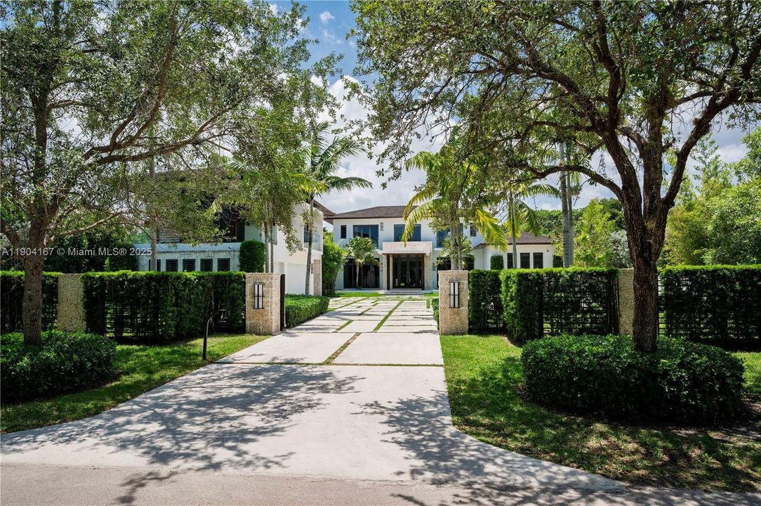 В аренду: $60,000 (6 спален, 6 ванн, 6599 Квадратных фут)