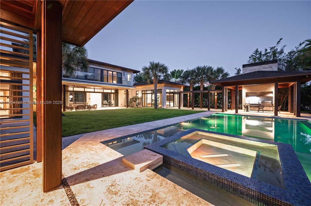 В аренду: $60,000 (6 спален, 6 ванн, 6599 Квадратных фут)