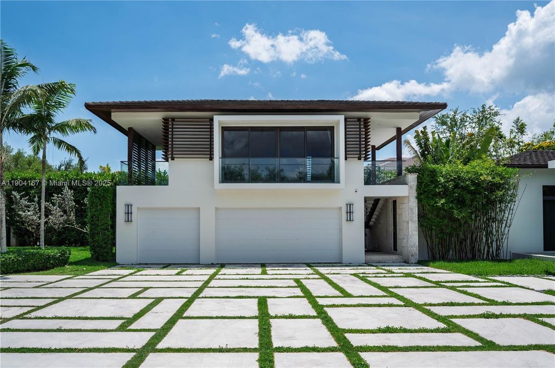 В аренду: $60,000 (6 спален, 6 ванн, 6599 Квадратных фут)