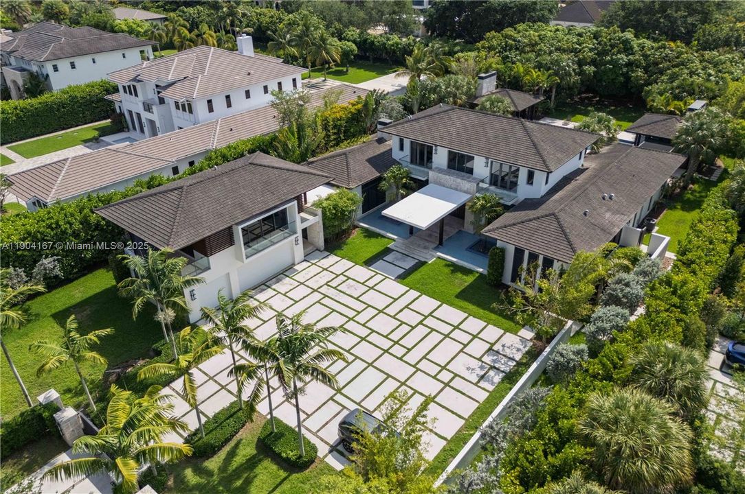 В аренду: $60,000 (6 спален, 6 ванн, 6599 Квадратных фут)