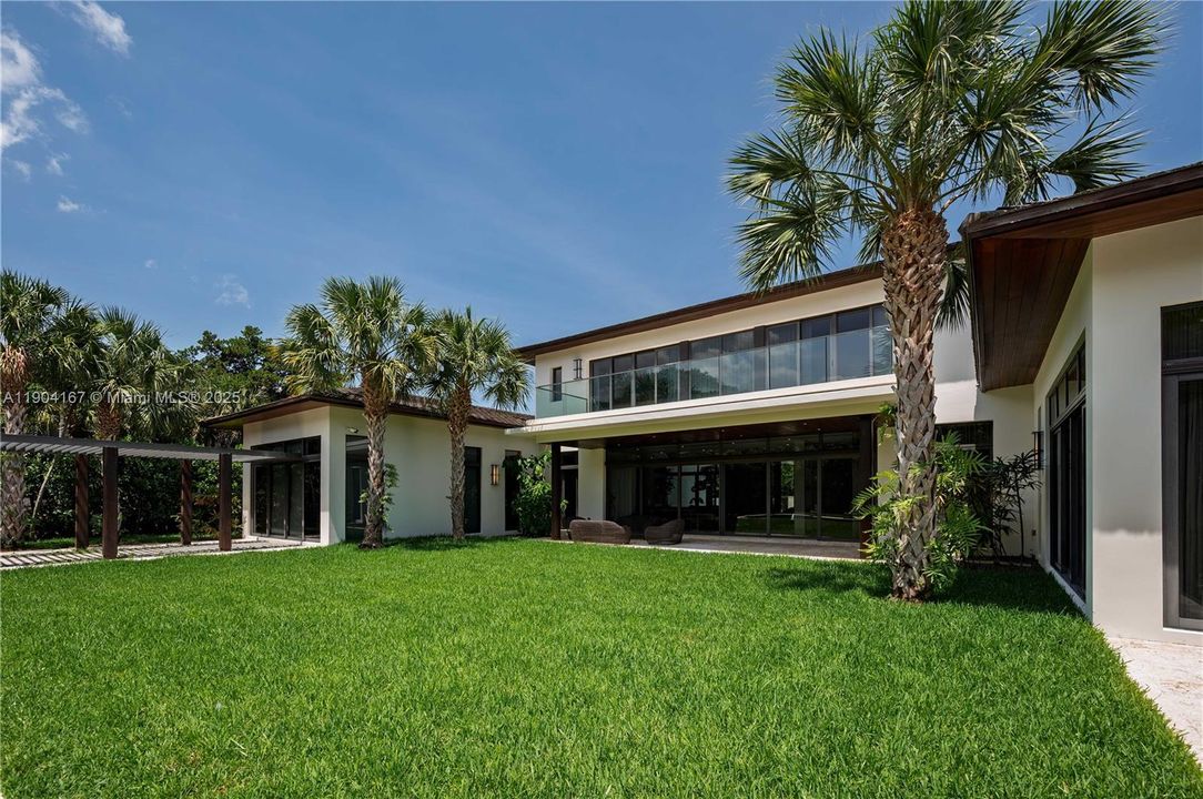 В аренду: $60,000 (6 спален, 6 ванн, 6599 Квадратных фут)