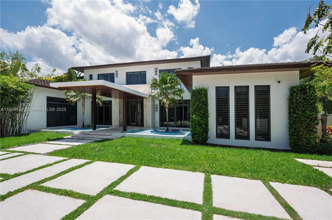 В аренду: $60,000 (6 спален, 6 ванн, 6599 Квадратных фут)