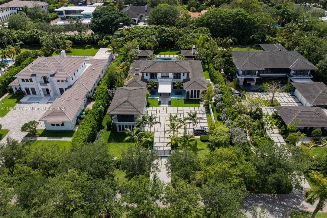 В аренду: $60,000 (6 спален, 6 ванн, 6599 Квадратных фут)