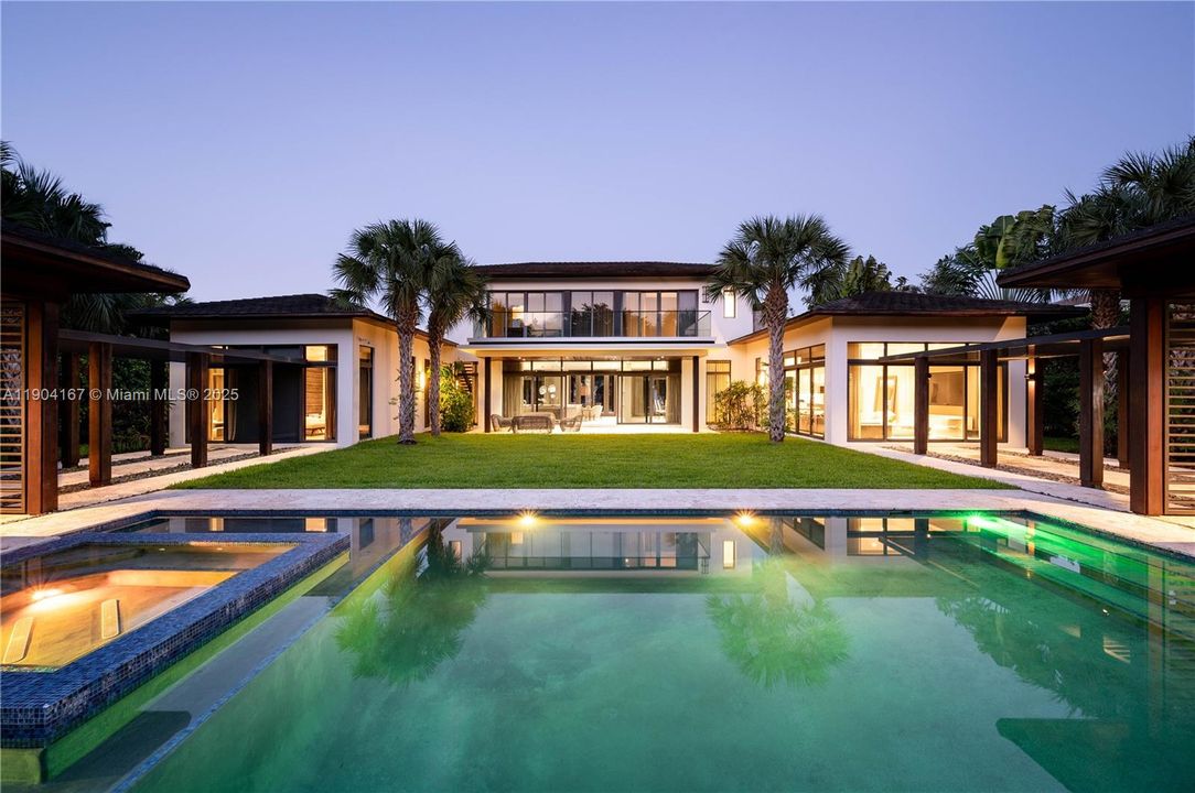 В аренду: $60,000 (6 спален, 6 ванн, 6599 Квадратных фут)