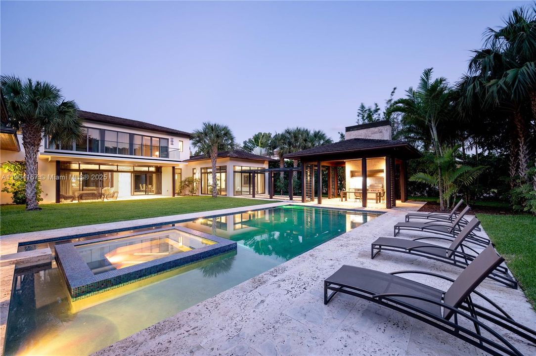 В аренду: $60,000 (6 спален, 6 ванн, 6599 Квадратных фут)