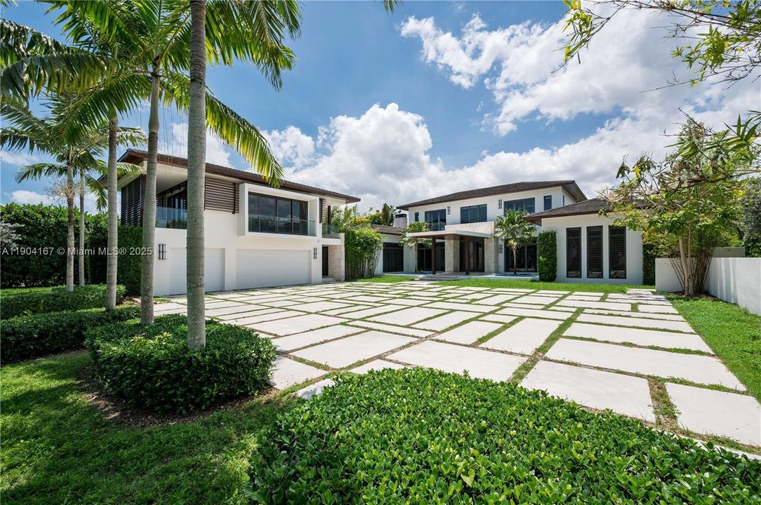 В аренду: $60,000 (6 спален, 6 ванн, 6599 Квадратных фут)