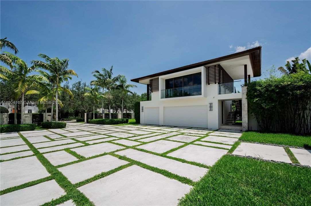 В аренду: $60,000 (6 спален, 6 ванн, 6599 Квадратных фут)