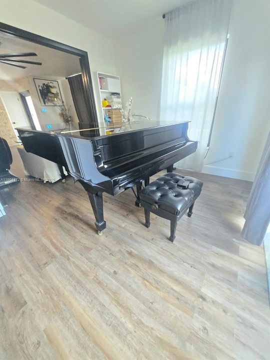 待售: $885,000 (5 贝兹, 3 浴室, 2534 平方英尺)