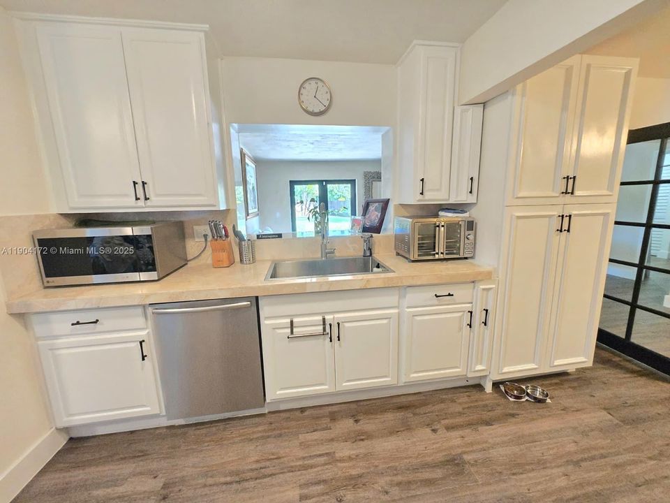 待售: $885,000 (5 贝兹, 3 浴室, 2534 平方英尺)