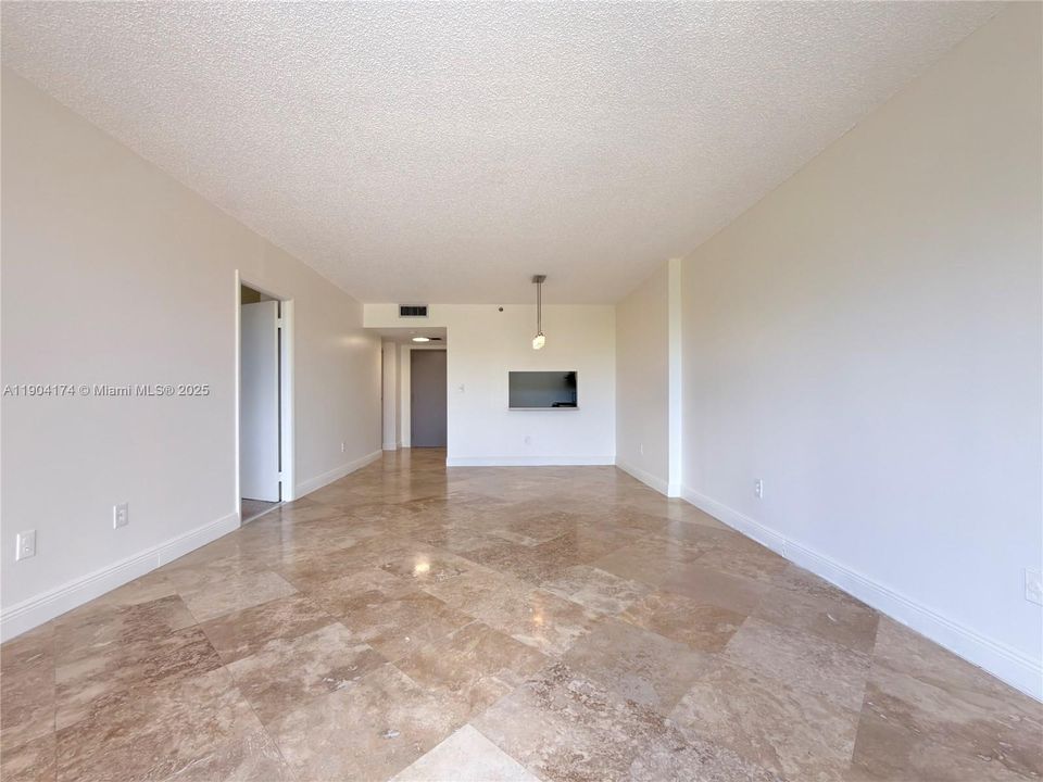 最近租的: $1,800 (1 贝兹, 1 浴室, 782 平方英尺)