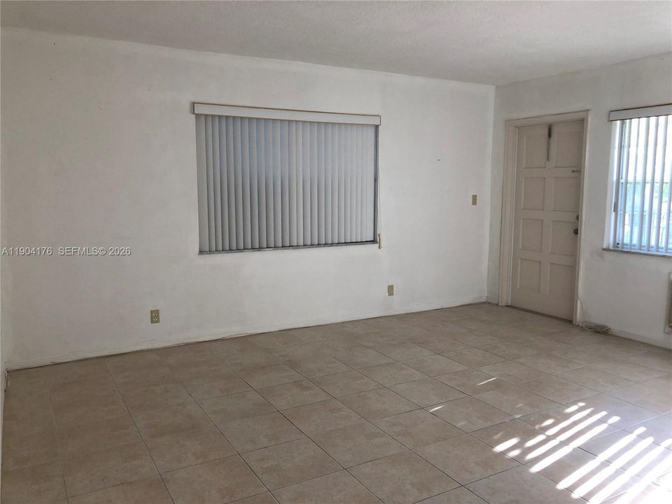 For Rent: $1,395 (1 beds, 1 baths, 620 Square Feet)