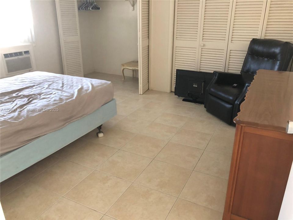 For Rent: $1,395 (1 beds, 1 baths, 620 Square Feet)