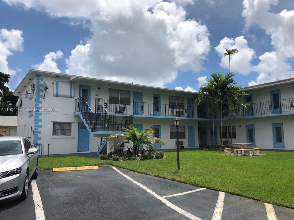 For Rent: $1,395 (1 beds, 1 baths, 620 Square Feet)