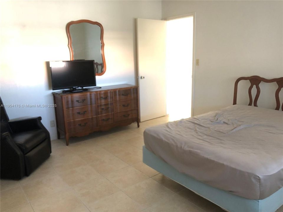 For Rent: $1,395 (1 beds, 1 baths, 620 Square Feet)