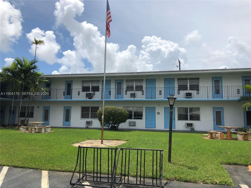 For Rent: $1,395 (1 beds, 1 baths, 620 Square Feet)