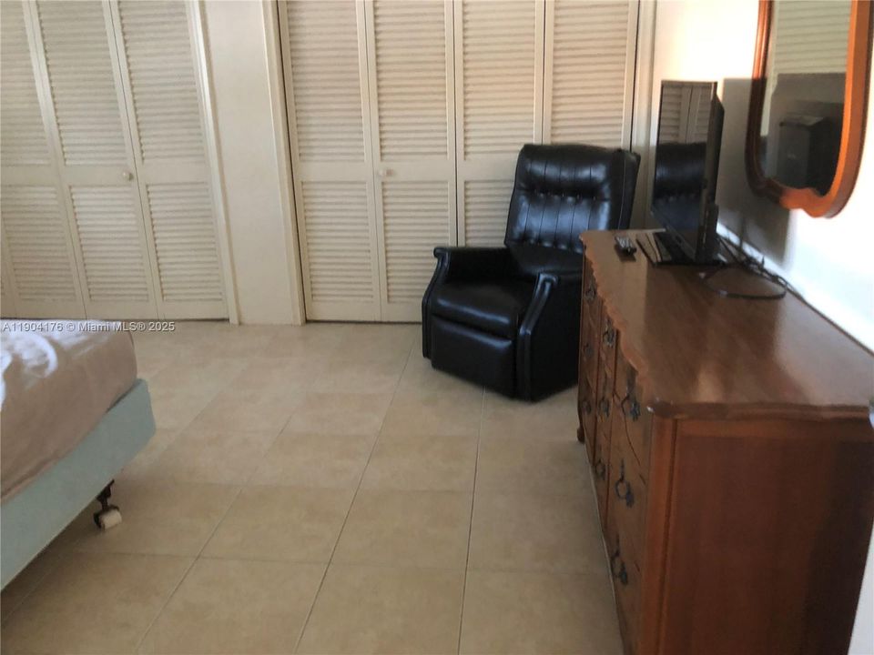 For Rent: $1,395 (1 beds, 1 baths, 620 Square Feet)