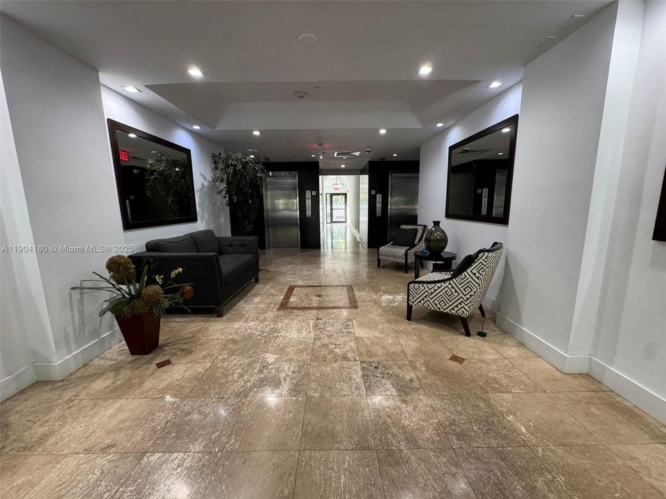 For Sale: $680,000 (2 beds, 1 baths, 699 Square Feet)