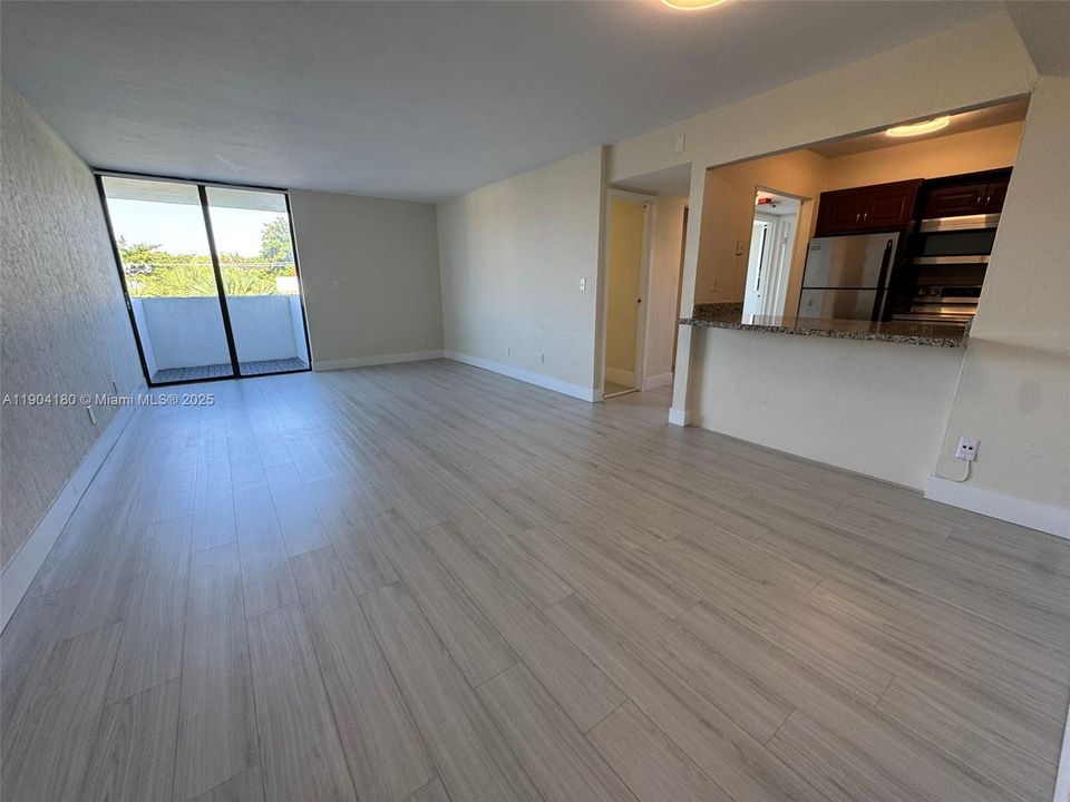For Sale: $680,000 (2 beds, 1 baths, 699 Square Feet)