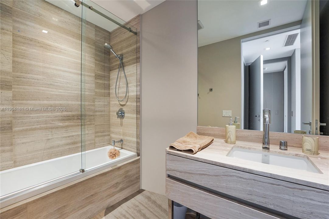 En Renta: $25,000 (3 camas, 3 baños, 2271 Pies cuadrados)