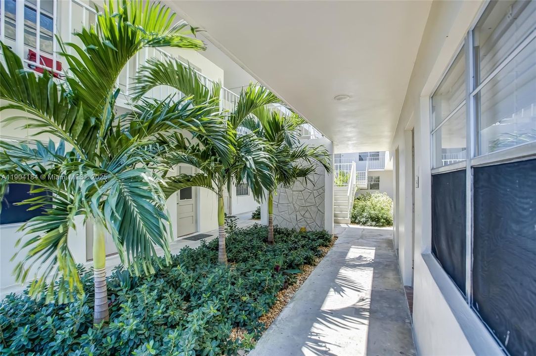 For Rent: $1,750 (1 beds, 1 baths, 700 Square Feet)