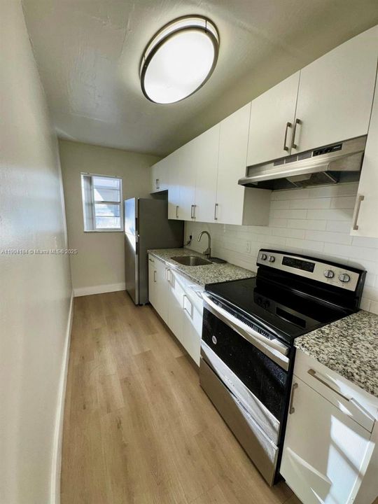 For Rent: $1,750 (1 beds, 1 baths, 700 Square Feet)