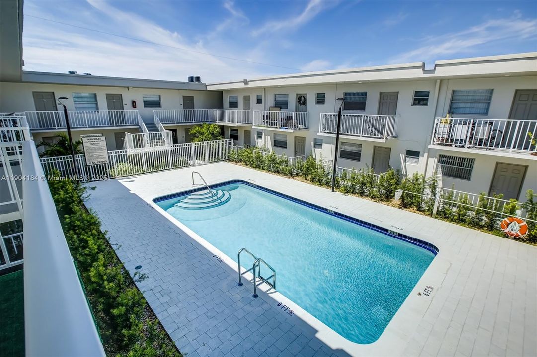 For Rent: $1,750 (1 beds, 1 baths, 700 Square Feet)