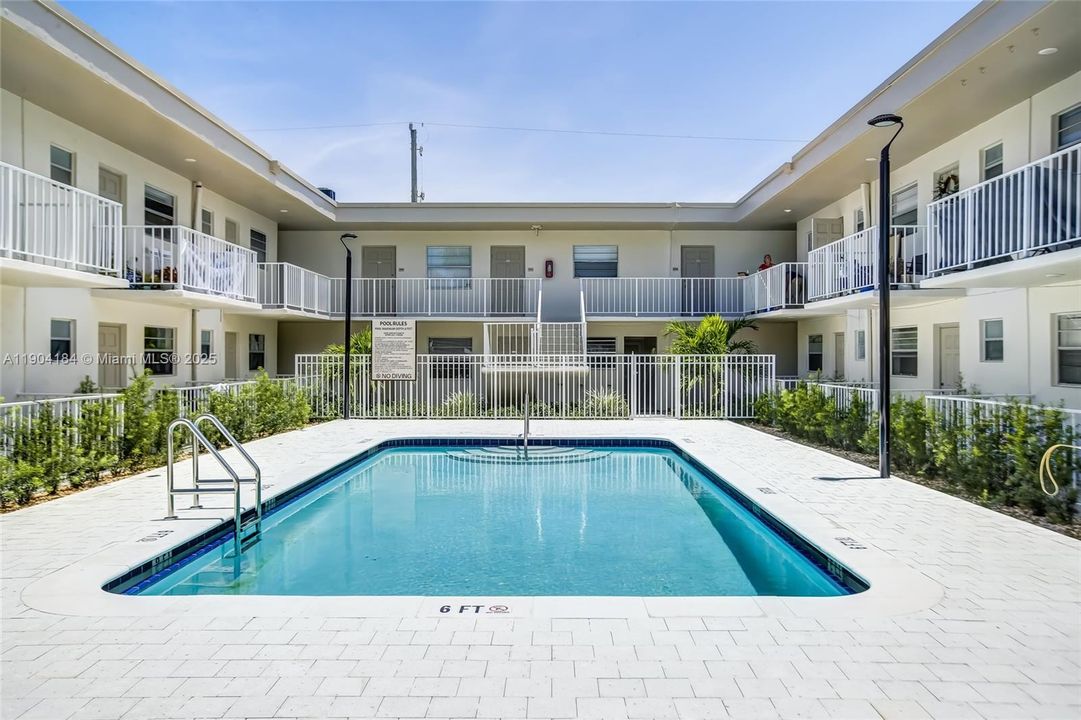 For Rent: $1,750 (1 beds, 1 baths, 700 Square Feet)