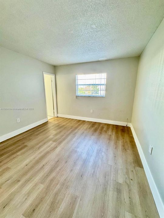 For Rent: $1,750 (1 beds, 1 baths, 700 Square Feet)