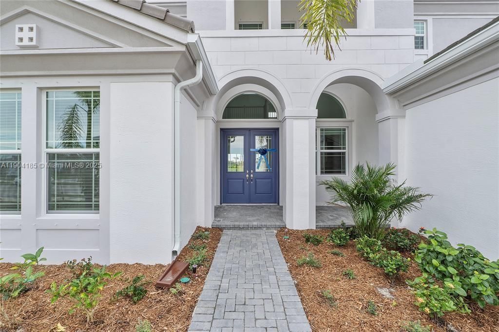 En Venta: $925,000 (5 camas, 4 baños, 3979 Pies cuadrados)