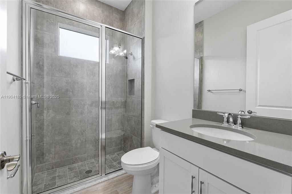 En Venta: $925,000 (5 camas, 4 baños, 3979 Pies cuadrados)