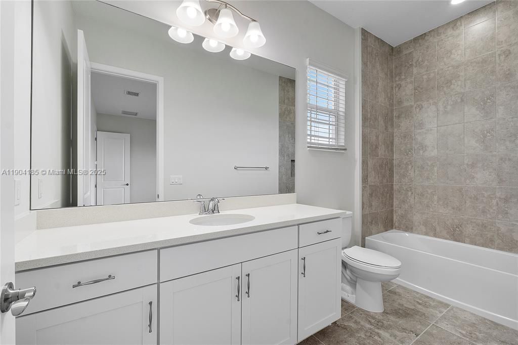 En Venta: $925,000 (5 camas, 4 baños, 3979 Pies cuadrados)