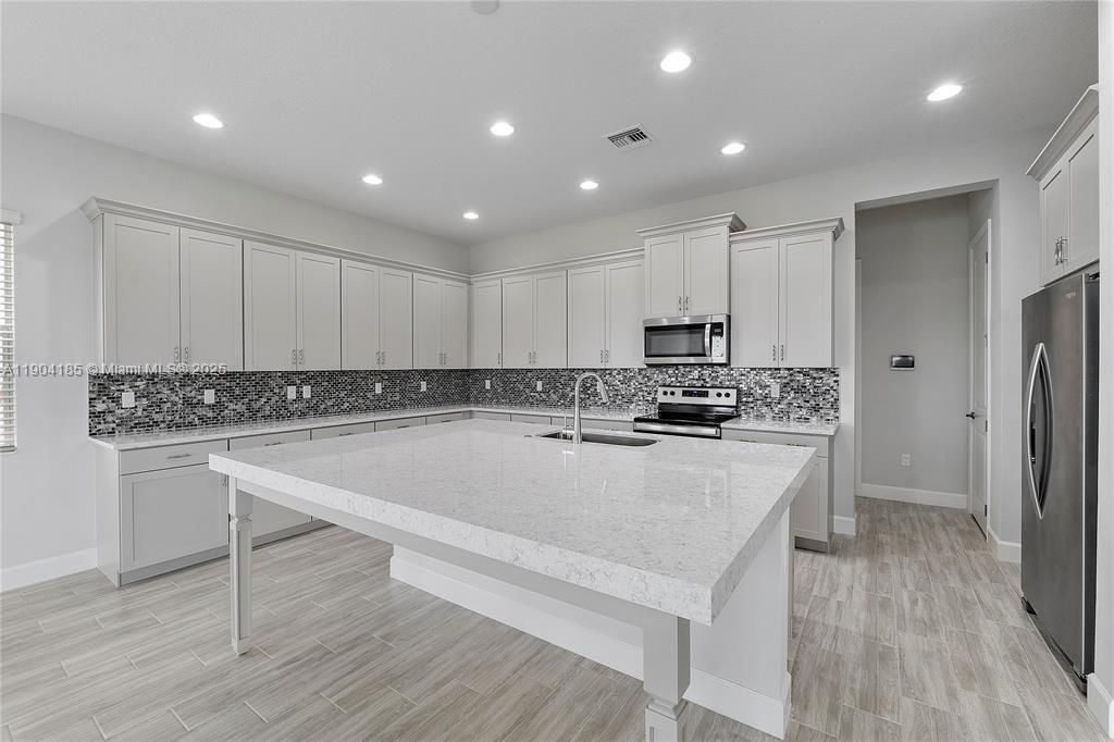 En Venta: $925,000 (5 camas, 4 baños, 3979 Pies cuadrados)