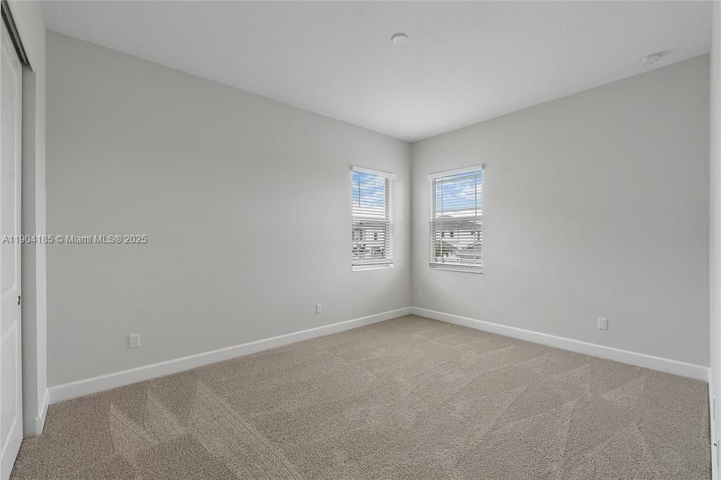 En Venta: $925,000 (5 camas, 4 baños, 3979 Pies cuadrados)