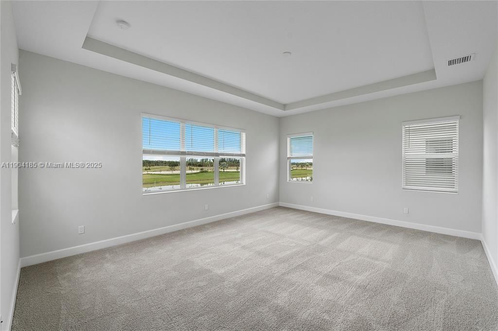 En Venta: $925,000 (5 camas, 4 baños, 3979 Pies cuadrados)